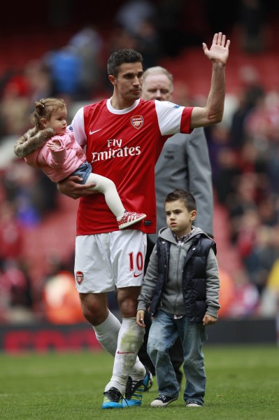 欧冠淘汰赛前瞻：曼城对阵皇家马德里,（欧冠淘汰赛焦点战：曼城迎战皇马）