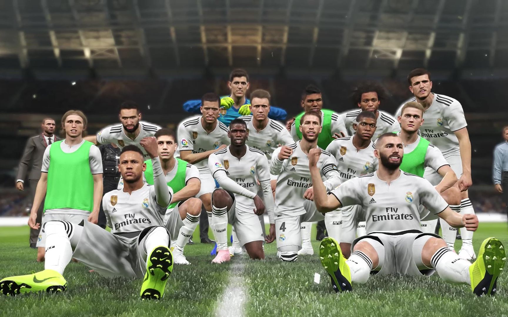 阿德莱德联官方：古德温在场边默默支持着队友们（阿德莱德联官宣：古德温场边观战，低调为队友打气）