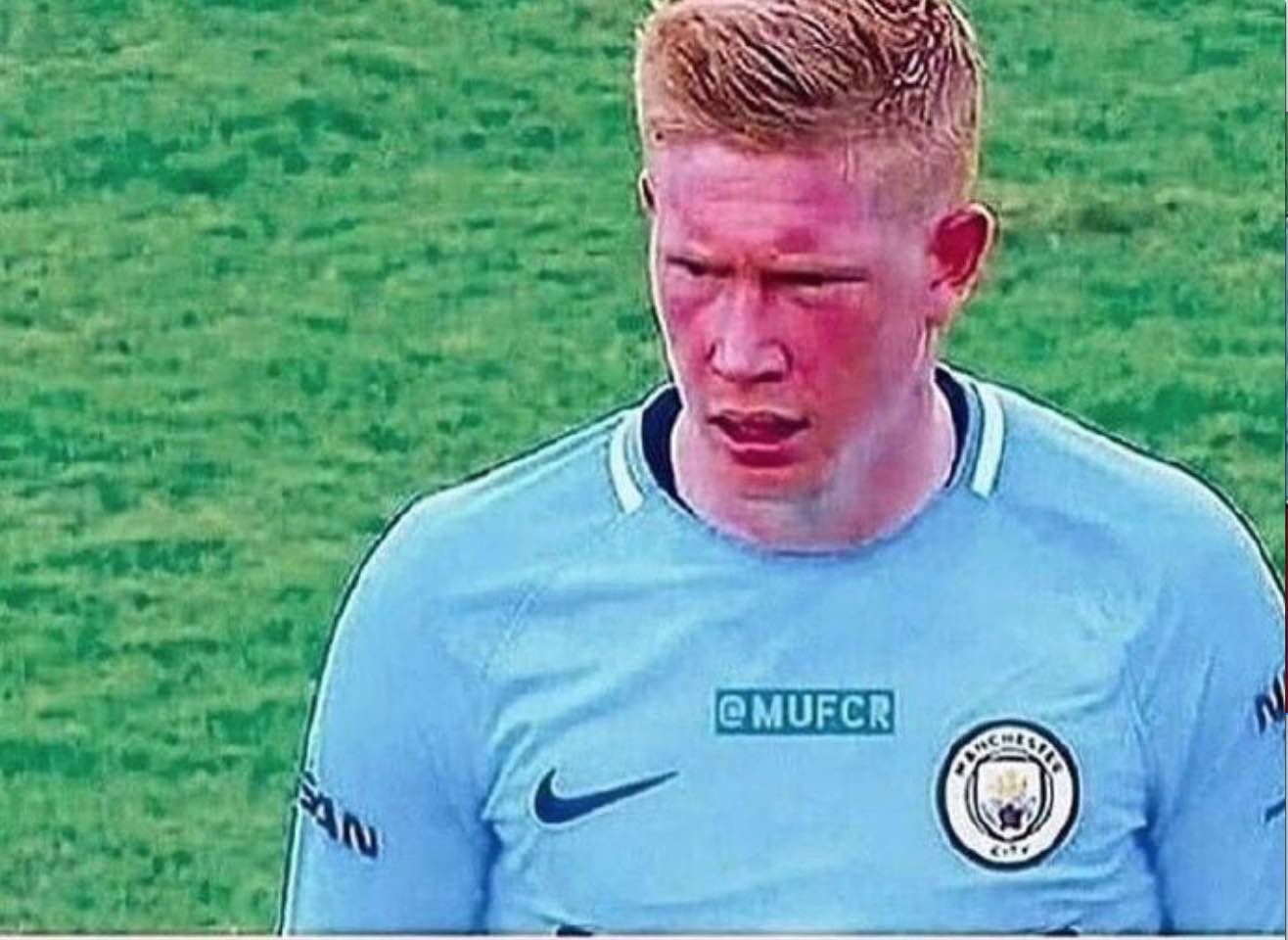 记者：因现场出现雷暴，沙特vs阿联酋比赛再次推迟，预计将取消（记者：现场雷暴致沙特对阿联酋之战再度延期，或将取消）