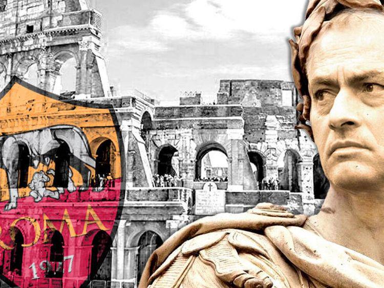 传统环节，利物浦全队戴圣诞帽在训练场拍大合照（利物浦延续传统 全队戴圣诞帽训练场大合影）