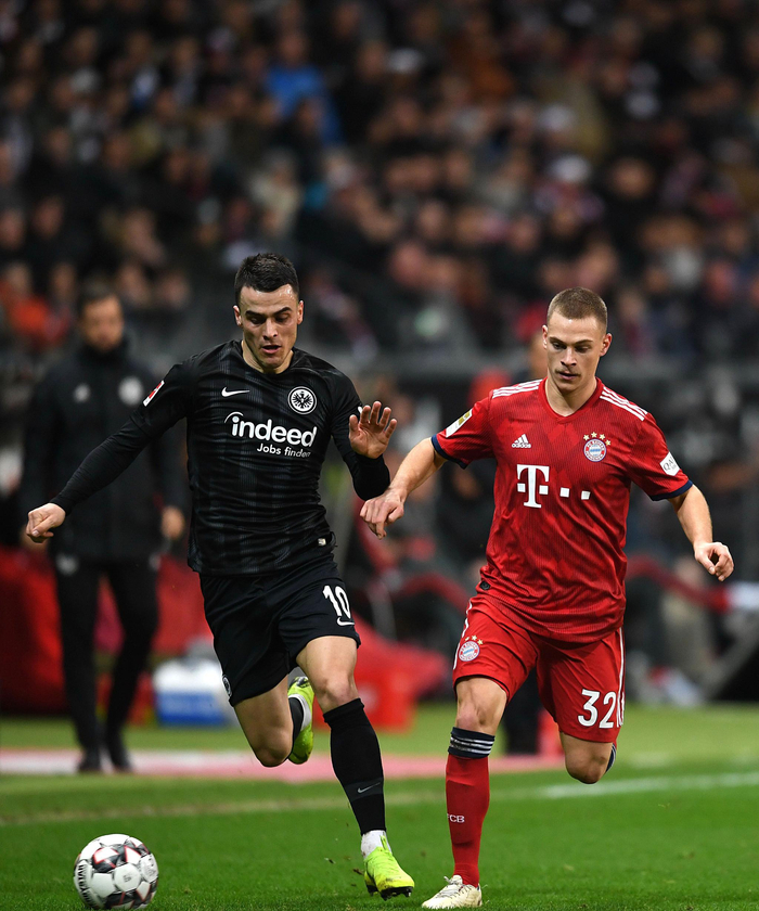 足球西甲豪门签下才华中场，合约长达七年（西甲豪门引进才俊中场，达成七年长约）