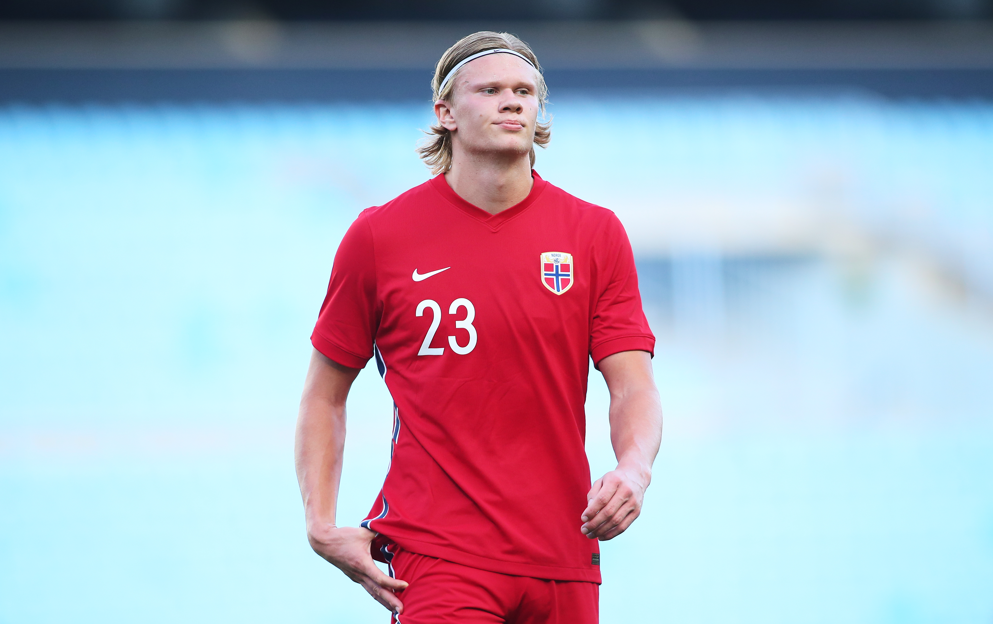 梅西一年造进球74个！三大MVP！快踢满全场还能边线一过四！