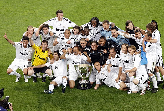 皇马欧冠客战利物浦大名单：阿诺德战旧主，贝林、姆巴佩在列（皇马欧冠客场挑战利物浦名单出炉：阿诺德对阵老东家，贝林与姆巴佩入选）