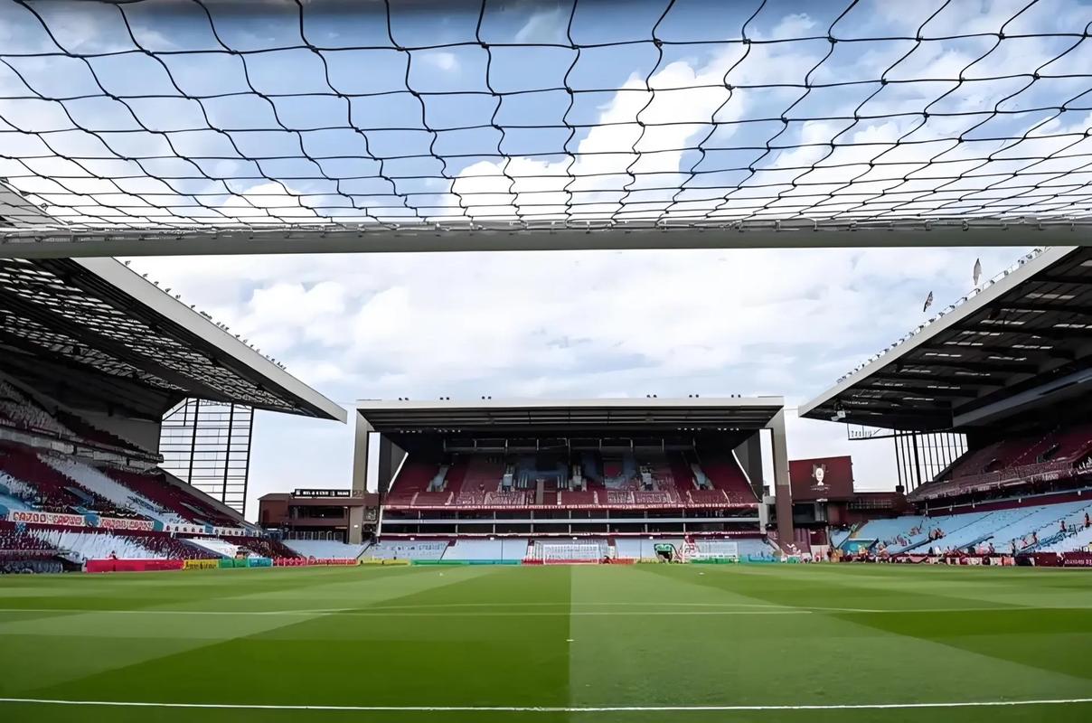 吴少聪离开拉多米亚克 将回中超联赛效力（吴少聪告别拉多米亚克，重返中超征战）