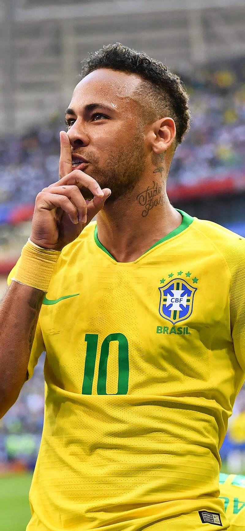 足球意大利名帅重返教练席，引全球媒体关注